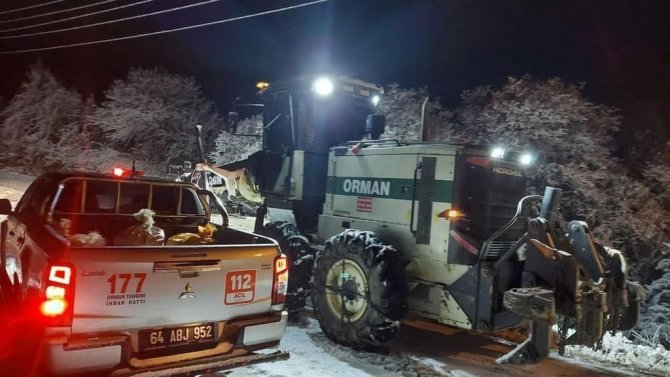 Orman Ekiplerinden Uşak’ta Karla Mücadeleye Destek