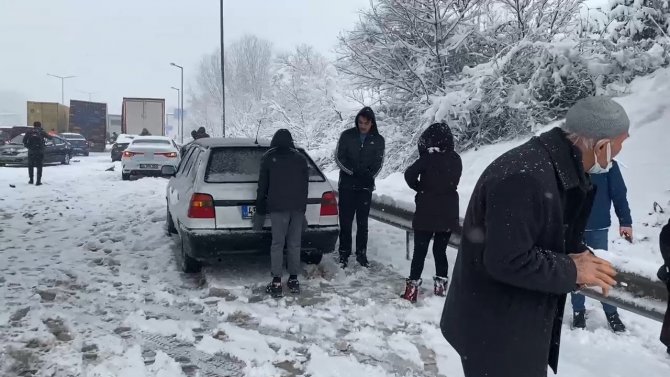 Tem’de 37 Araç Birbirine Girdi: 3’ü Ağır 18 Kişi Yaralandı