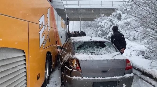 Tem’de 37 Araç Birbirine Girdi: 3’ü Ağır 18 Kişi Yaralandı