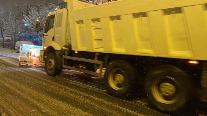 Düzce’de Yoğun Kar Yağışında Ekiplerin Çalışması Sürüyor
