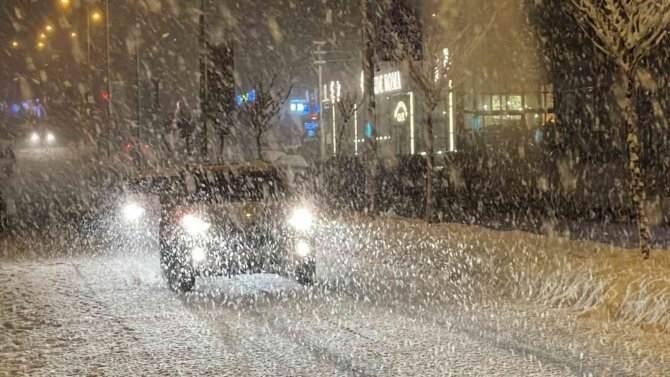 Düzce’de Yoğun Kar Yağışında Ekiplerin Çalışması Sürüyor
