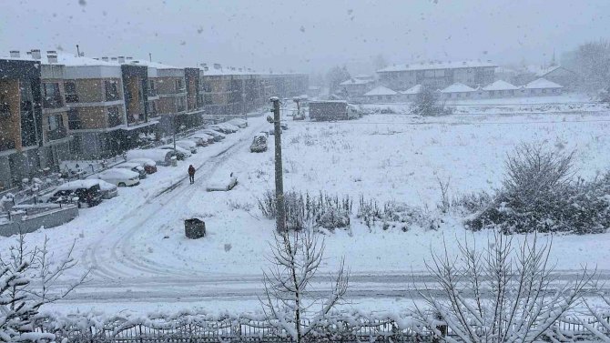 Düzce’de Yoğun Kar Yağışı Devam Ediyor
