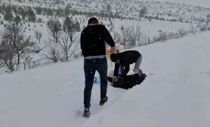 Donmak Üzereydi, Kar Üzerinde Baygın Haldeyken Son Anda Kurtarıldı