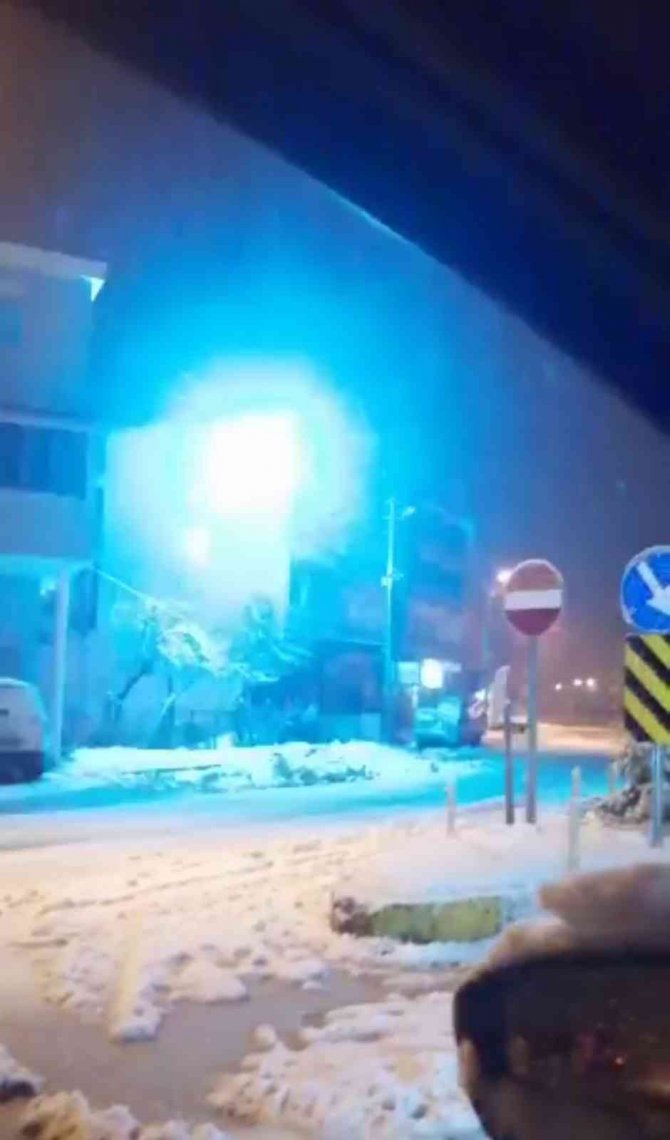 Elektrik Tellerinden Çıkan Kıvılcımlar Korkuttu