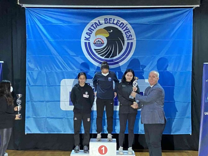 Gazeteci Uğur Mumcu İçin Soğuğa Aldırış Etmeden Koştular
