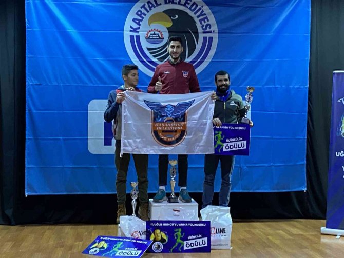 Gazeteci Uğur Mumcu İçin Soğuğa Aldırış Etmeden Koştular