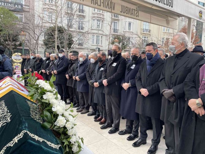 Galatasaray’ın Eski Başkanı Selahattin Beyazıt Son Yolculuğuna Uğurlandı