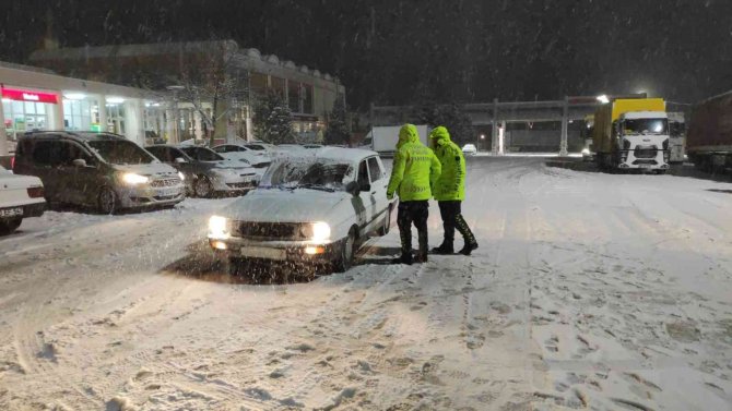 Ankara-kayseri Karayolunda Trafik Kontrollü Sağlanıyor