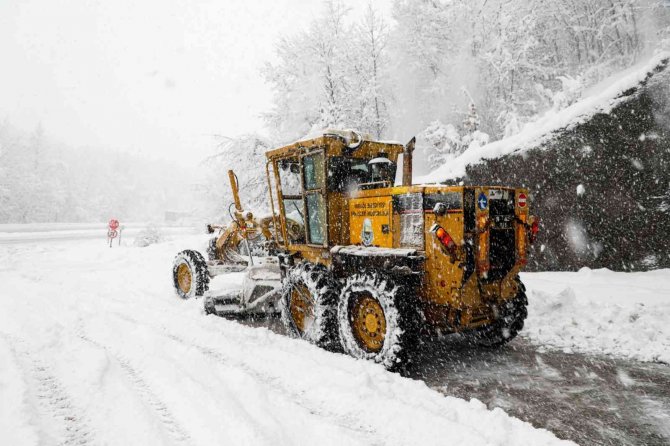 Bursa’da 36 Saatte 5 Bin 140 Kilometre Yol Kardan Temizlendi