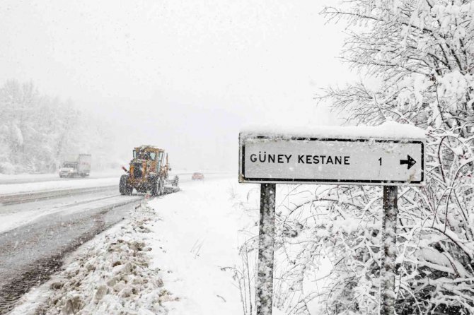 Bursa’da 36 Saatte 5 Bin 140 Kilometre Yol Kardan Temizlendi