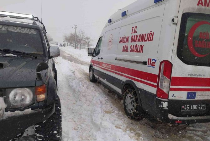 Kara Saplanan Ambulansı Off-rod Ekipleri Kurtardı