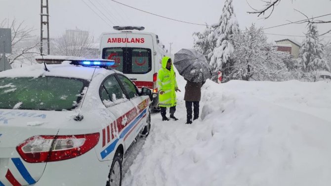 Kahramanmaraş’ta Hastalanan Vatandaşa Ve Yolda Kalan Ambulansa Yardım