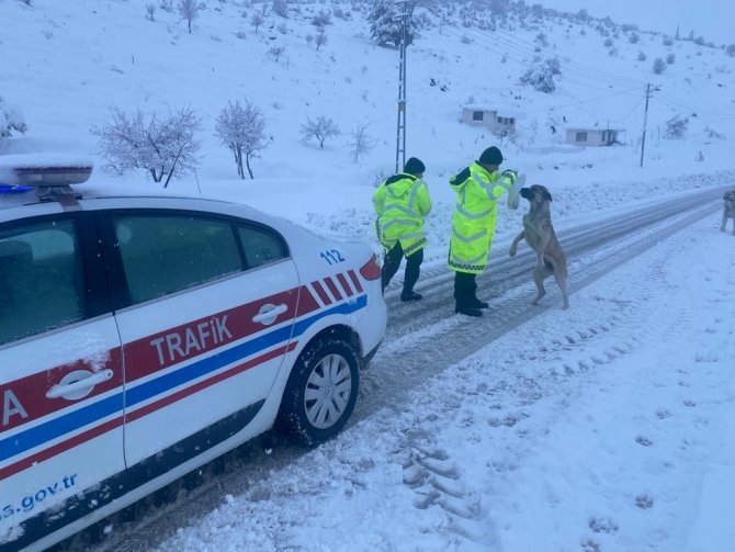 Kahramanmaraş’ta Hastalanan Vatandaşa Ve Yolda Kalan Ambulansa Yardım