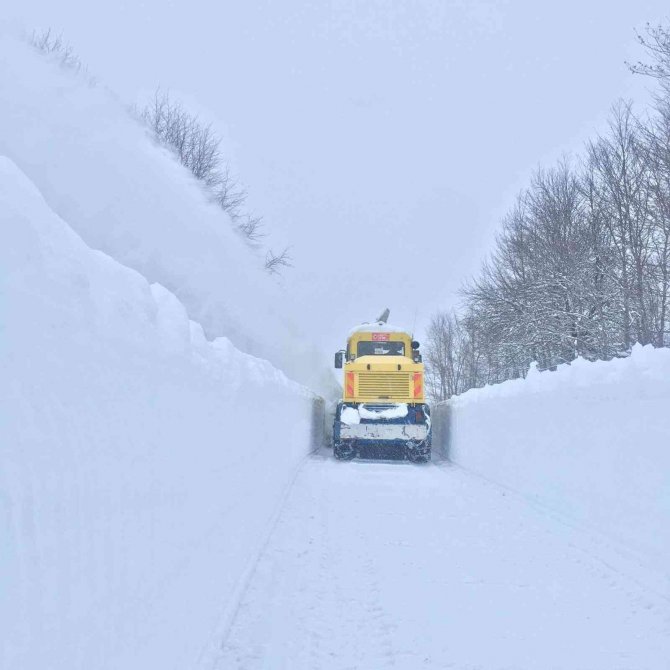 Kastamonu’da 612 Köy Yolu Ulaşıma Kapandı