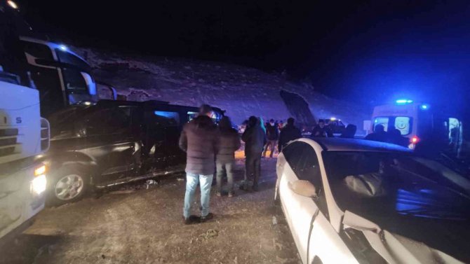 D100’de 8 Araç Birbirine Girdi: 9 Yaralı