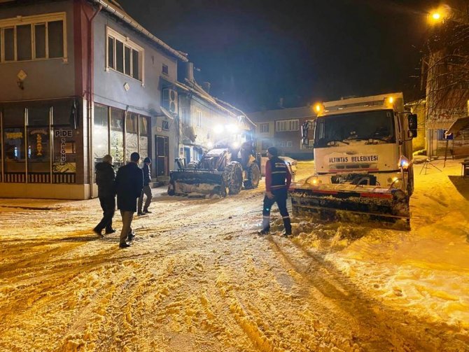 Kaymakam Ve Belediye Başkanı Karla Mücadele Çalışmalarını İnceledi
