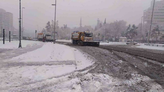 Kayseri Büyükşehir’in Kar Ve Tipi İle Mücadelesi Sürüyor