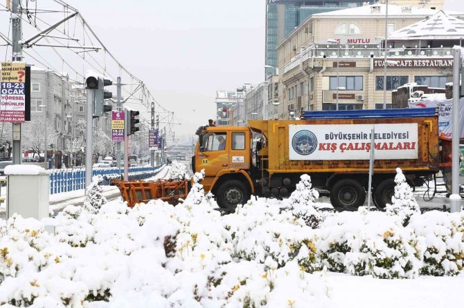 Kayseri Büyükşehir’in Kar Ve Tipi İle Mücadelesi Sürüyor