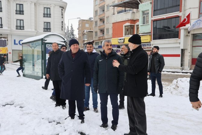 Kilis’te Kar İle Mücadele Sürüyor