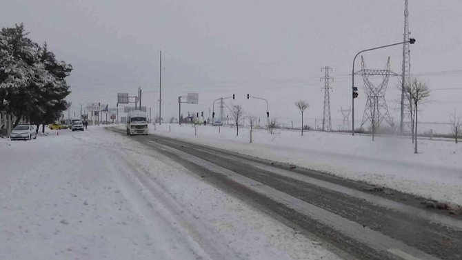 Kilis, Gaziantep, Hatay Karayolları Kontrollü Şekilde Küçük Araçlara Açıldı