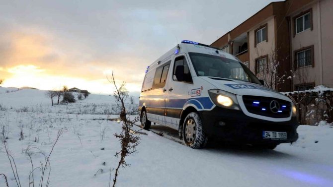 Hasta Nakil Ambulansları Kar Kış Dinlemiyor