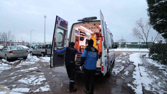 Hasta Nakil Ambulansları Kar Kış Dinlemiyor