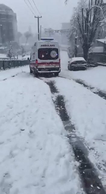Ambulans Şoförünün Karla İmtihanı