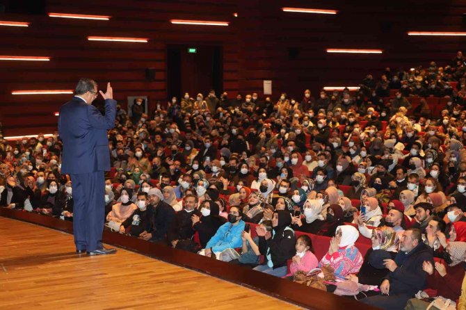 Konya’da Şehir Konferanslarının Konuğu Hayati İ̇nanç Oldu