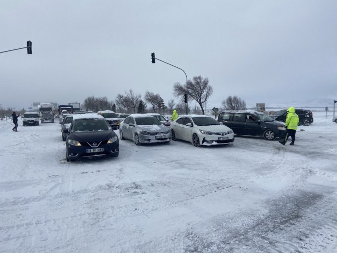 Konya’da Kar Ve Tipi Ulaşımı Olumsuz Etkiledi