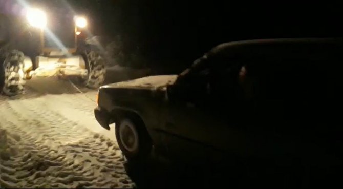 Konya’da Hamile Kadın Karda Mahsur Kalan Otomobilde Doğum Yaptı