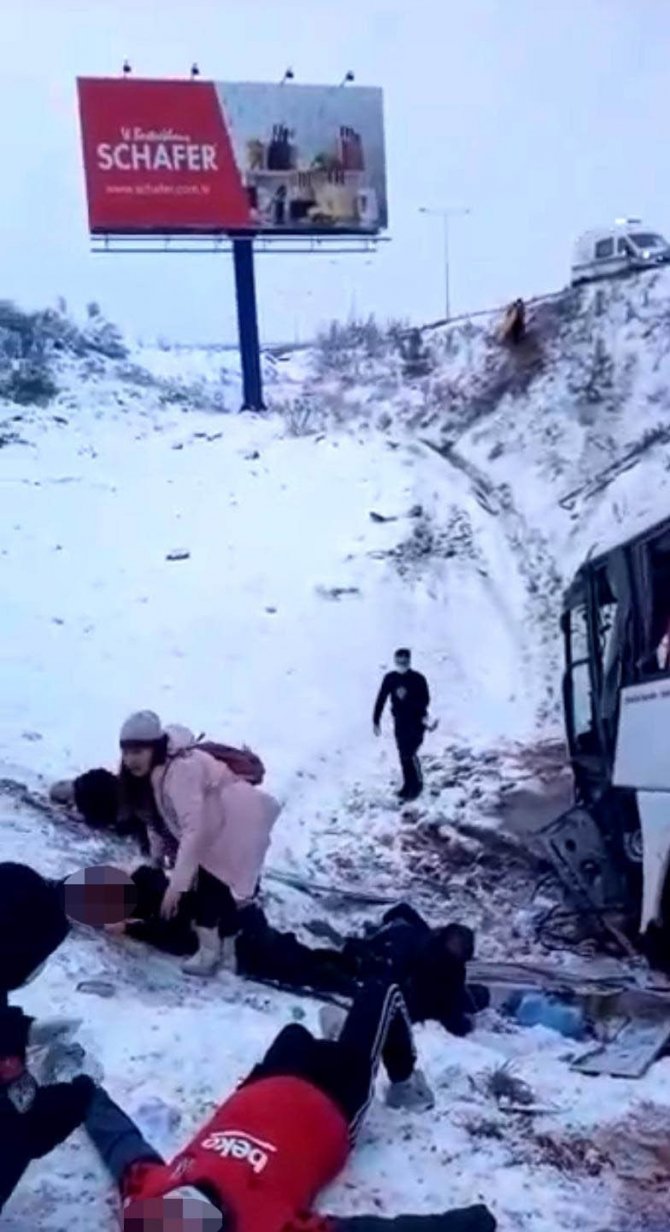Otobüs Kazasının İlk Görüntüleri Ortaya Çıktı: Acılı Kadının Eşine Seslenişi Yürekleri Dağladı