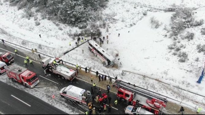 Kuzey Marmara Otoyolu’nda Yolcu Otobüsü Şarampole Devrildi: 3 Ölü, 15 Yaralı