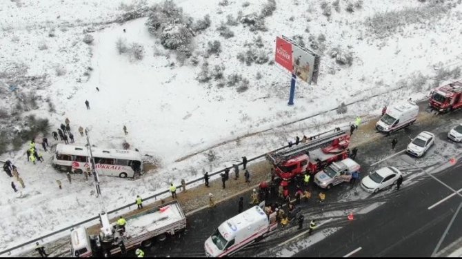 Kuzey Marmara Otoyolu’nda Yolcu Otobüsü Şarampole Devrildi: 3 Ölü, 15 Yaralı