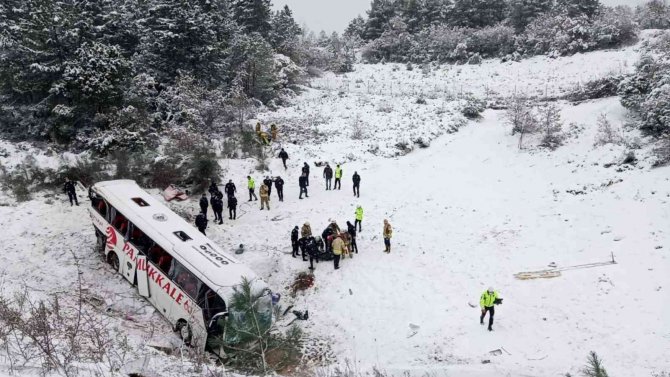 Kuzey Marmara Otoyolu’nda Yolcu Otobüsü Şarampole Devrildi: 3 Ölü, 15 Yaralı