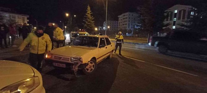 Barışma Teklifini Reddeden Kız Arkadaşını Yoldan Geçen Aracın Önüne Attı