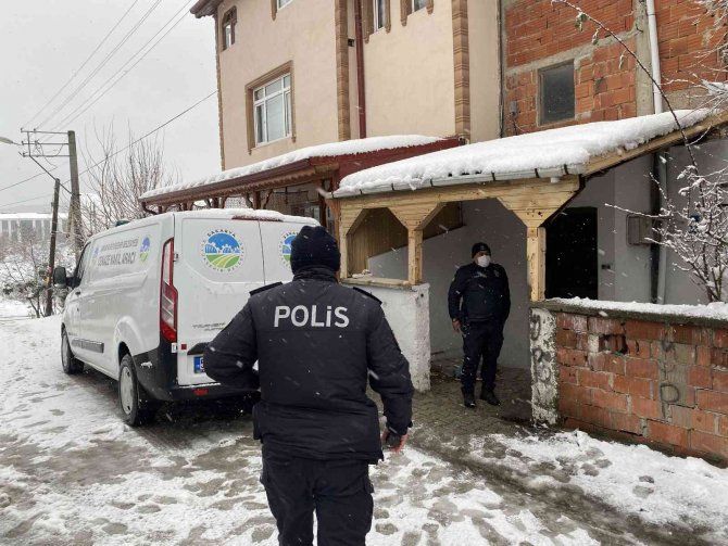 Isınmak İçin Yaktıkları Mangal Kömürü Sonları Oldu: 2 Ölü