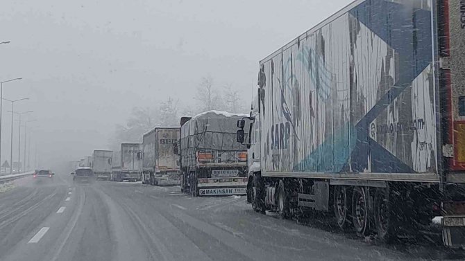 Samsun’da Kar Yağışı Karayolu Ulaşımını Aksattı