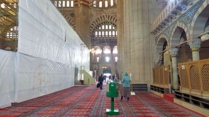Selimiye Camii’nde Geçici İbadet Alanı Oluşturuldu