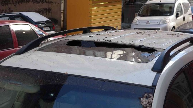 Fırtınaca Uçan Baca Park Halindeki Aracın Üzerine Düştü