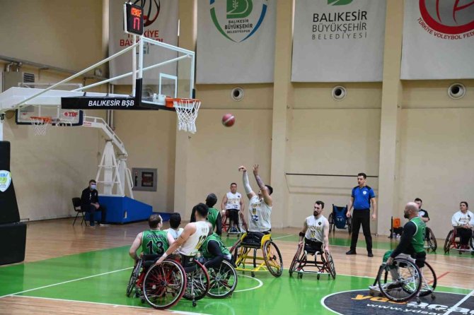 Tekerlekli Sandalye Basketbol Takımı Farklı Kazandı