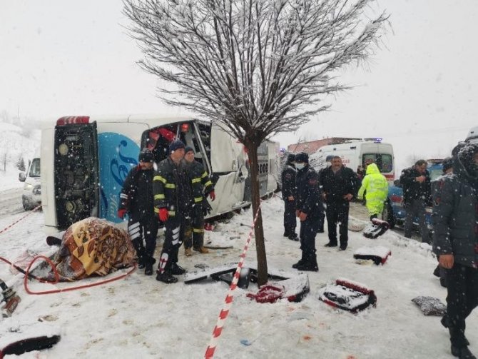 Tokat’ta Yolcu Otobüsü Devrildi: 1 Ölü, Çok Sayıda Yaralı