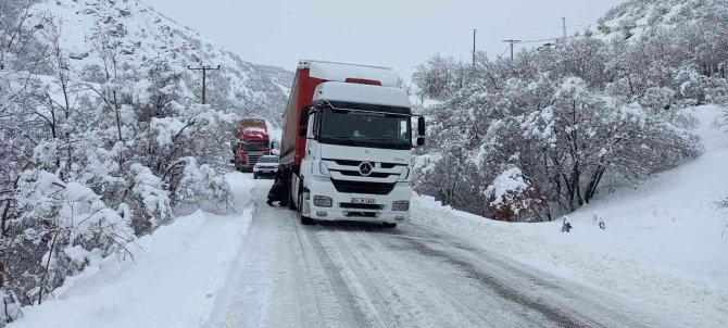 Tunceli-erzincan Karayolu Tır Geçişlerine Kapatıldı