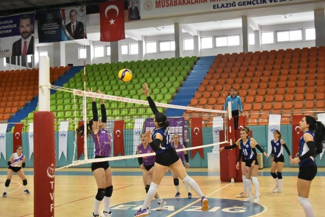 Voleybol 2. Lig: Elazığ Belediyesi Voleybol: 3 - Lice Gençlikspor: 0