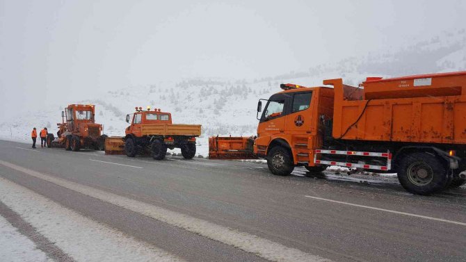 Kar Ve Tipi Türkiye’deki Birçok İl Ve İlçe Yolunu Ulaşıma Kapattı