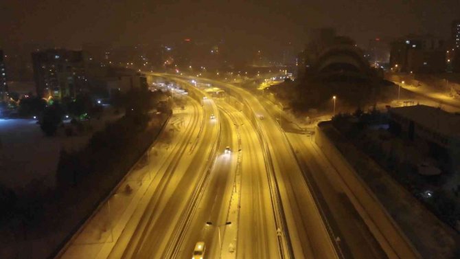 43 İlin Geçiş Güzergahında Yoğun Kar Yağışı Etkili Oldu