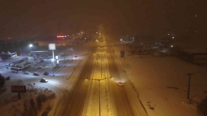 43 İlin Geçiş Güzergahında Yoğun Kar Yağışı Etkili Oldu