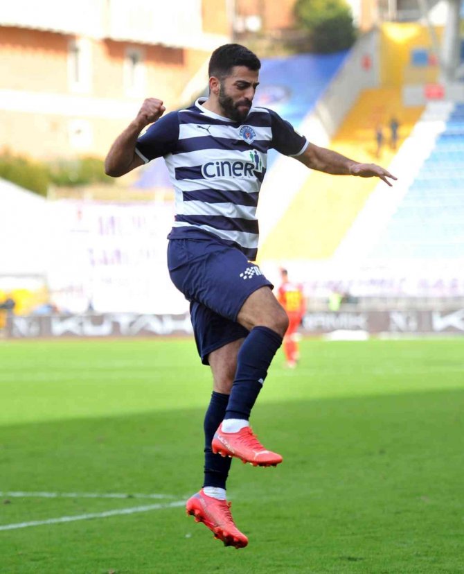 Umut Bozok 11. Golüne Ulaştı