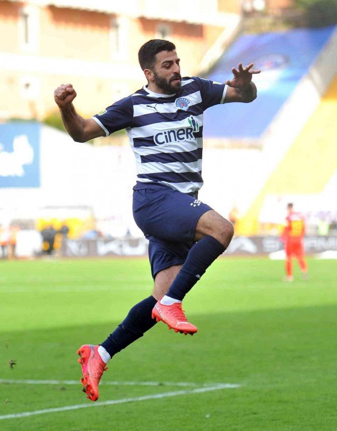 Umut Bozok 11. Golüne Ulaştı