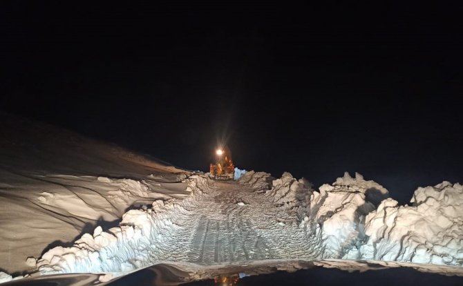 Kar Kalınlığı İş Makinelerinin Boyunu Aştı