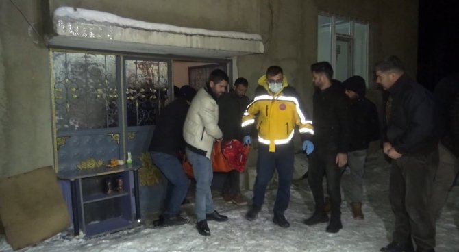 96 Yaşındaki Kalp Hastası İçin Karda Zorlu Mücadele